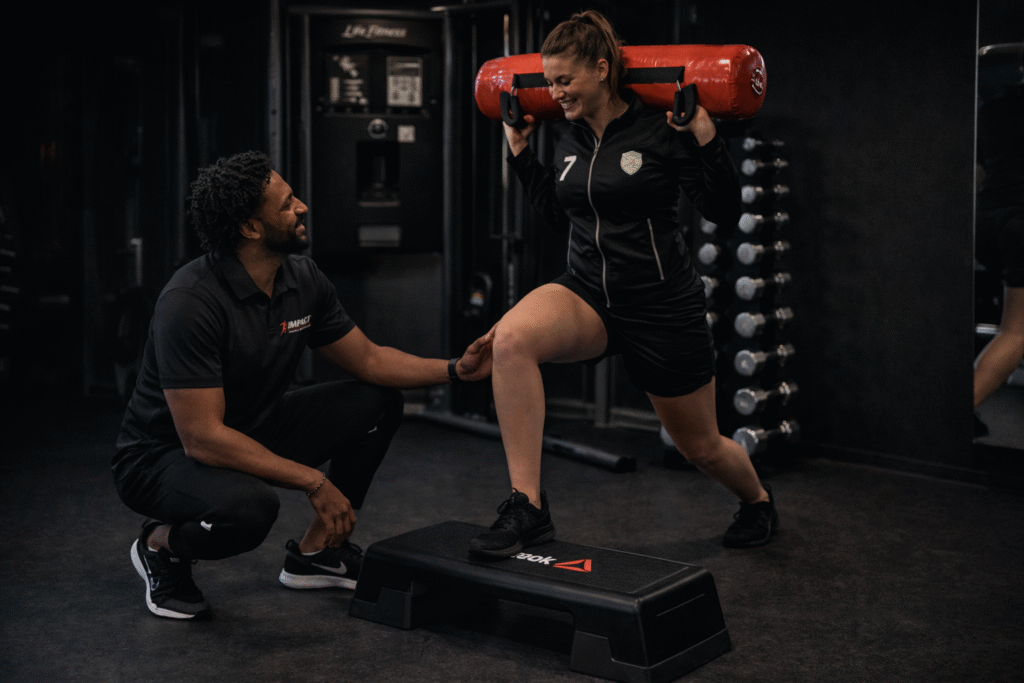 Therapeut traint knie na TKP